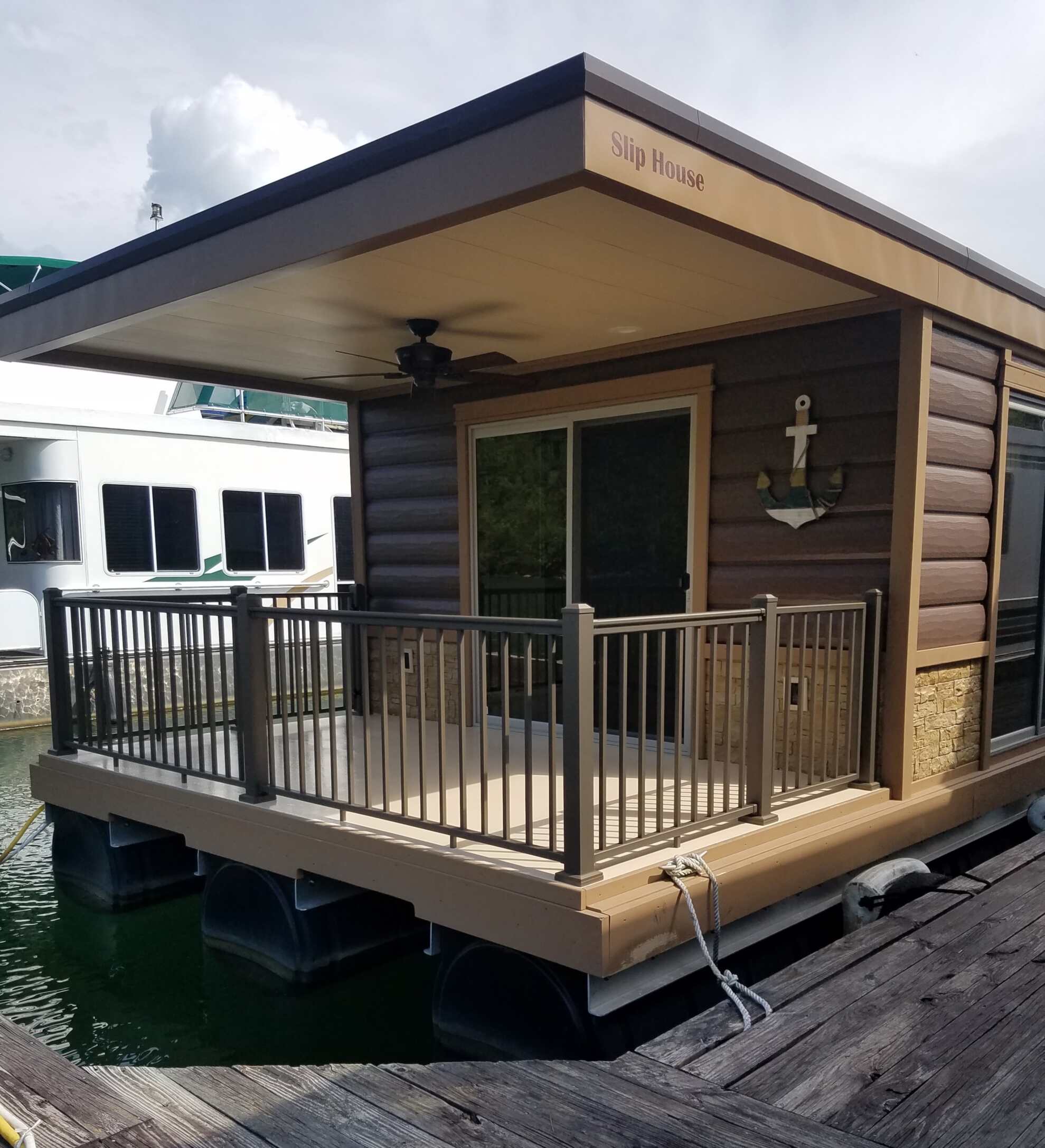 Bronze Lincoln Aluminum Rail installed on a houseboat Color Guard Railing