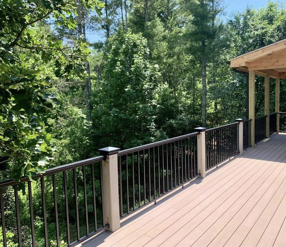Black Lincoln Aluminum Railing installed on Cedar Posts Color Guard